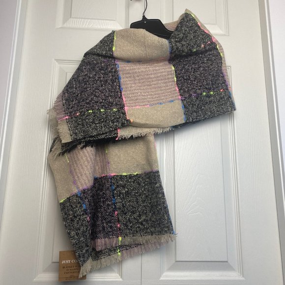 NWT Just Cozy Blanket Scarf with Fringe - Picture 2 of 6